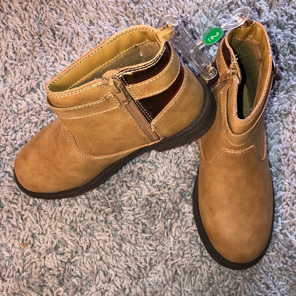 🐣CARTERS🐣 - Picture 3 of 5